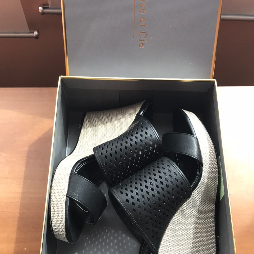 Brand new Charles David Italian leather platforms